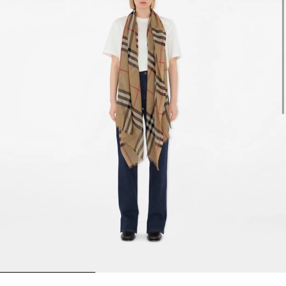 Classic Burberry wide check silk wool scarf